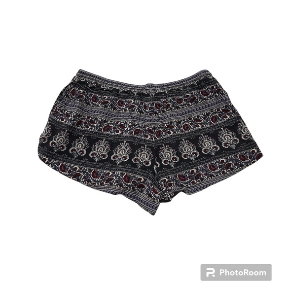 Comfy fashionable shorts. - Picture 3 of 3